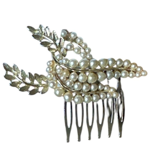 Accessories - Bridal Gold Leaf & Pearl Spray Hair Comb - Repurposed Vintage Jewelry Accessory